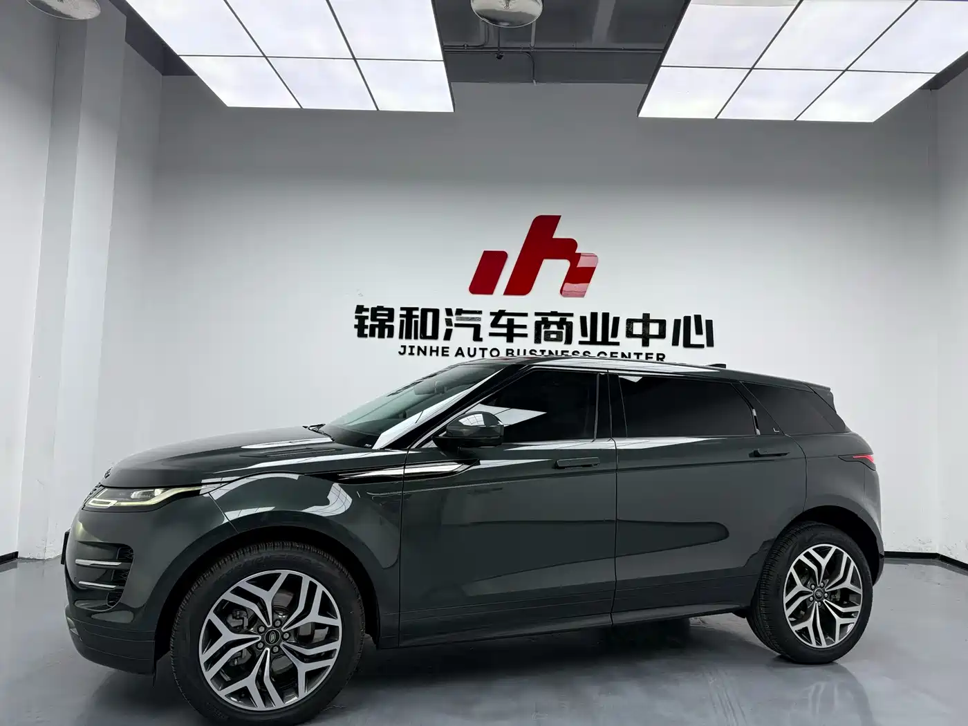 Land Rover Range Rover Evoque 2023 Range Rover Evoque L 249PS Luxury Edition фото 5