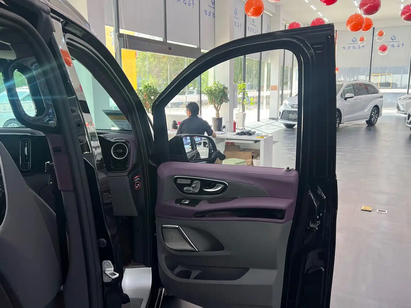 Mercedes-Benz Vito 2024 2.0T Business 7-Seater фото 13