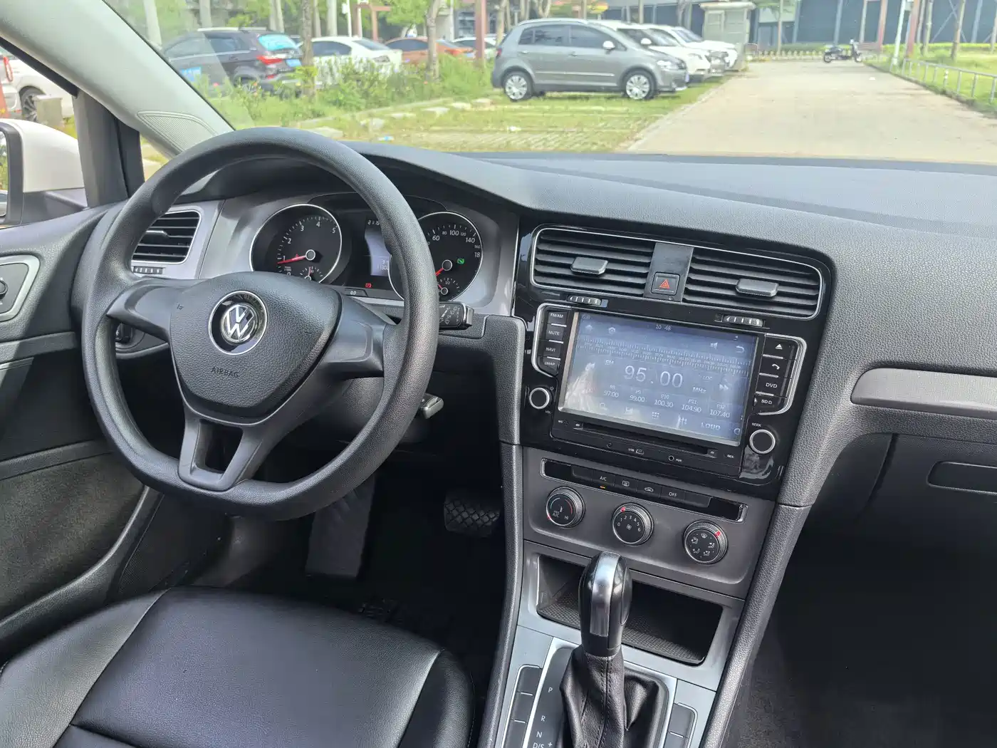 Photo 13 - Volkswagen Golf