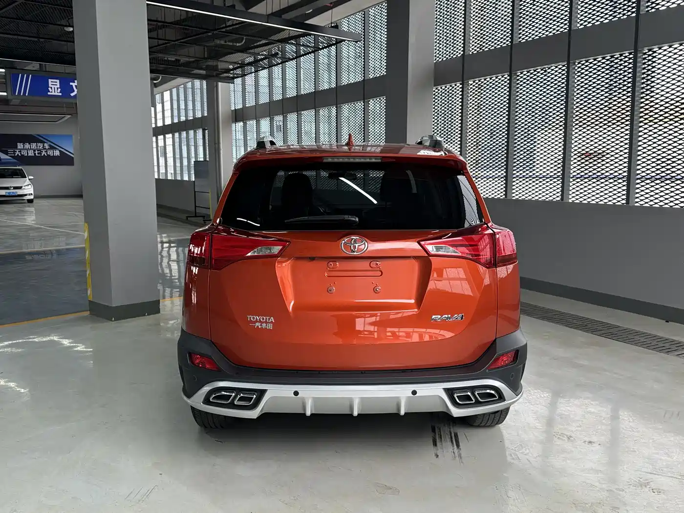 Toyota RAV4 Rongfang 2015 2.0L CVT 2WD Trend Edition фото 7