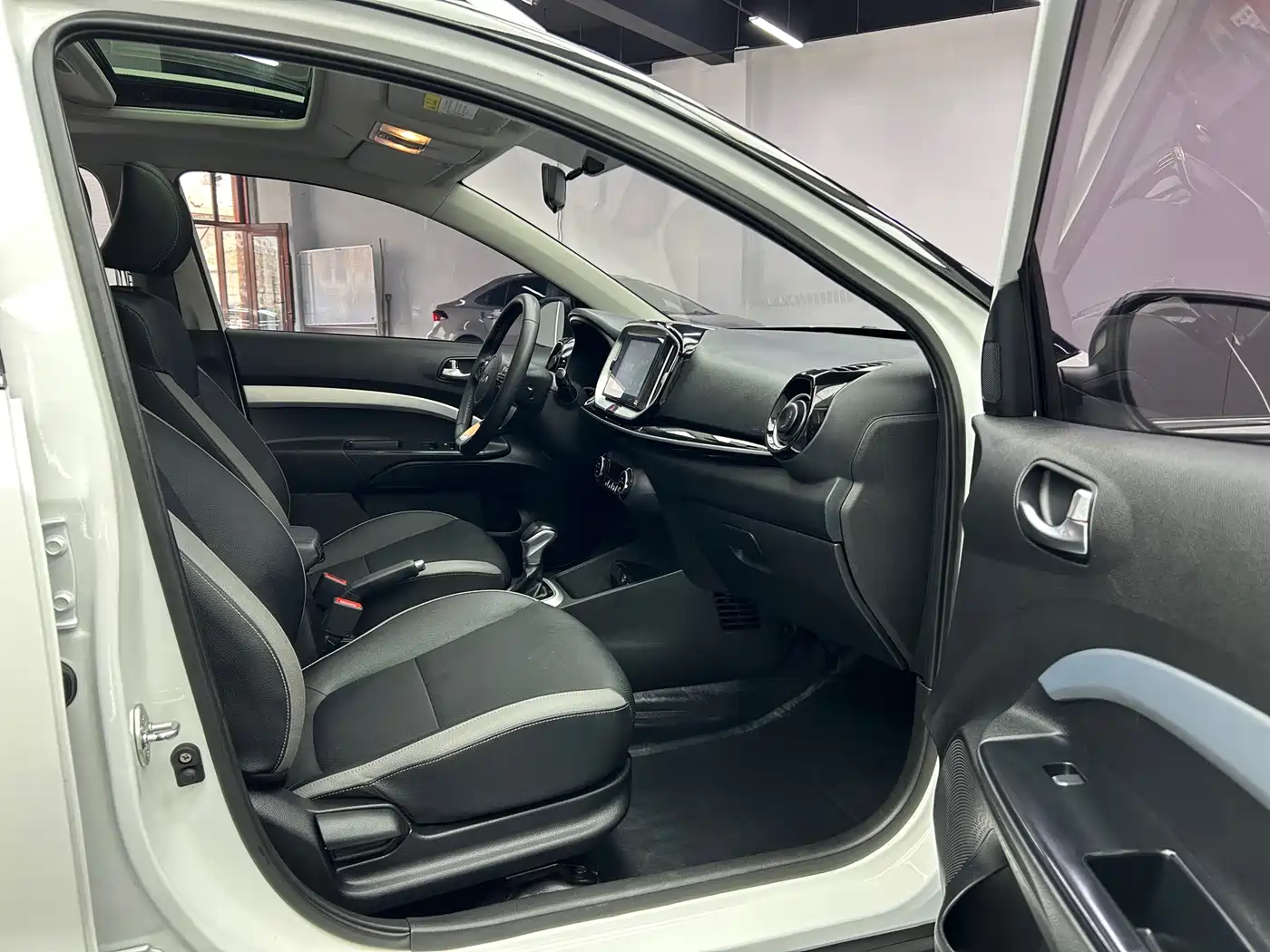 Kia KX1 2021 1.4L CVT Fun Sunroof Version фото 21
