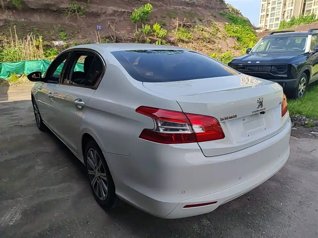 Peugeot 408 2014 1.8L Automatic Luxury Edition фото 5