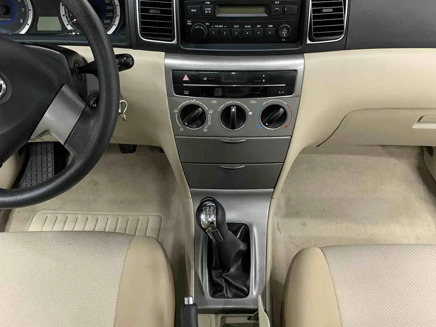 Toyota Corolla 2013 1.6L Manual Excellence Edition фото 15