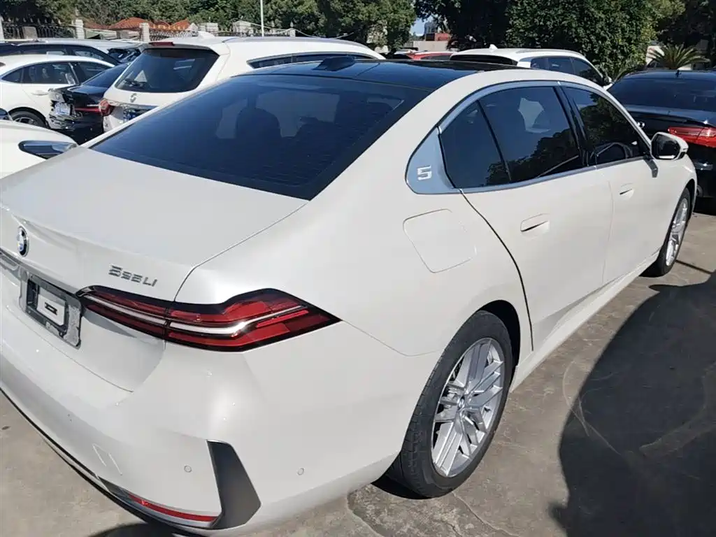 BMW 5 Series 2024 525Li Luxury Package фото 7