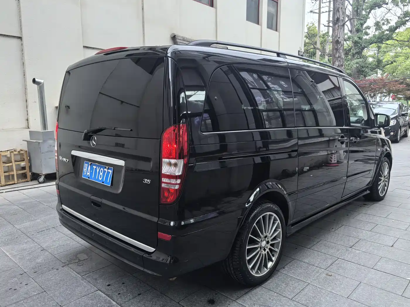 Mercedes-Benz Viano (Import) 2011 3.5L 125th Anniversary Edition 7-Seater фото 8