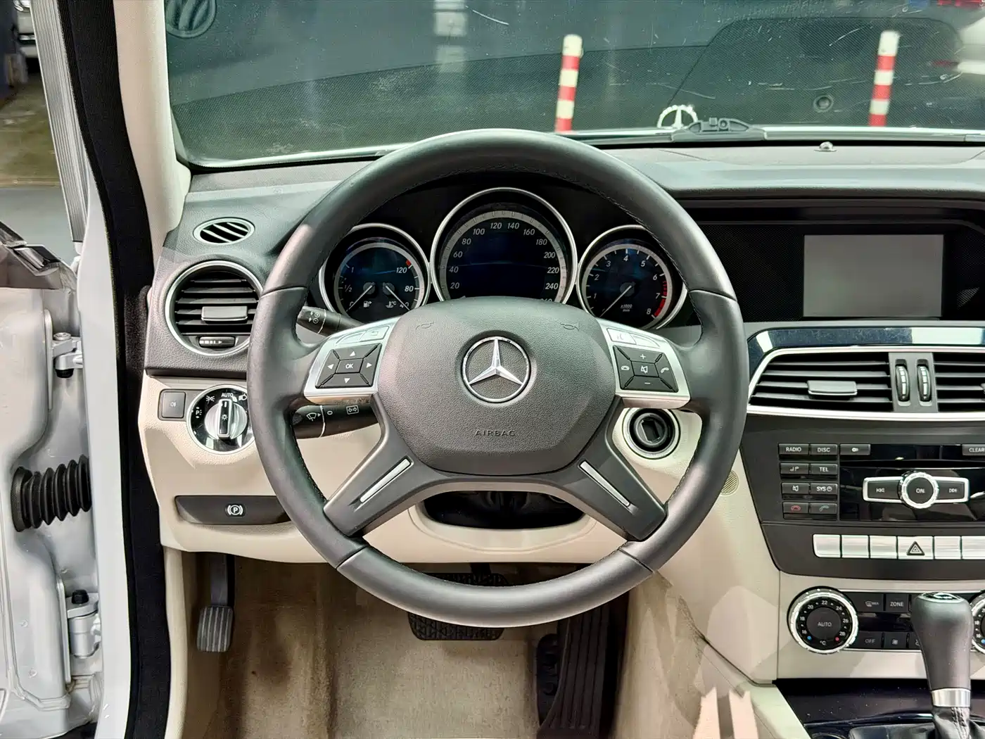 Mercedes-Benz C-Class 2011 C 180K Classic фото 14
