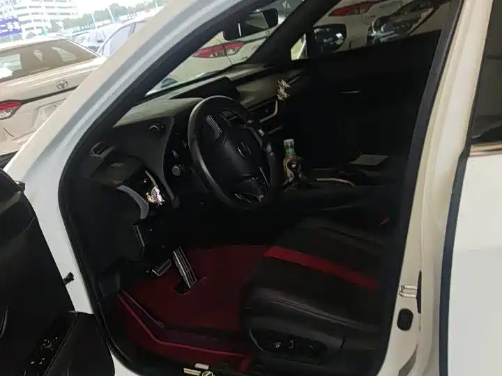 Фото 7 - Lexus UX