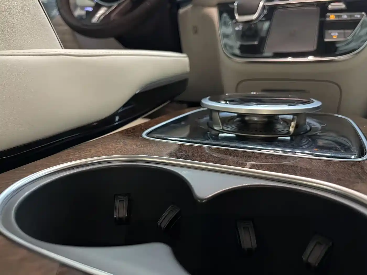 Hongqi HQ9 2023 2.0T Smart Connect Flagship фото 27