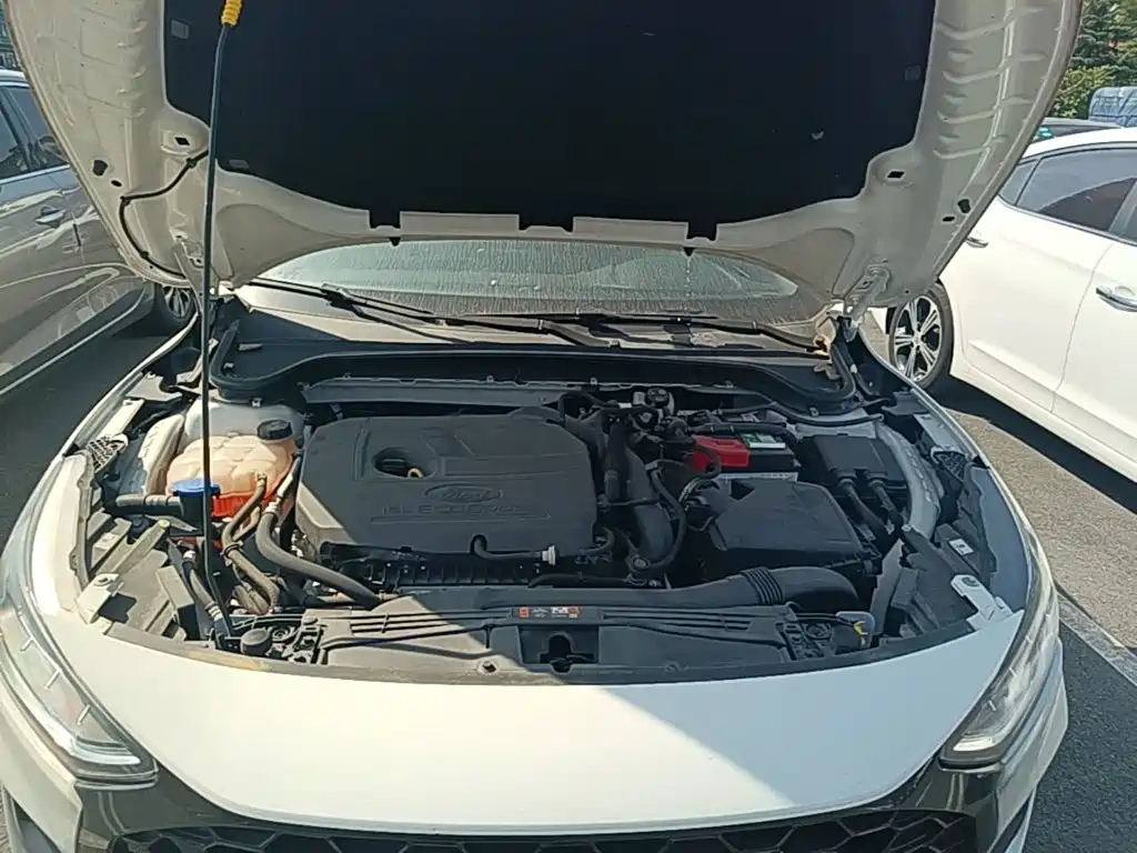 Ford Focus 2023 2022 Sedan EcoBoost 180 Automatic ST Line