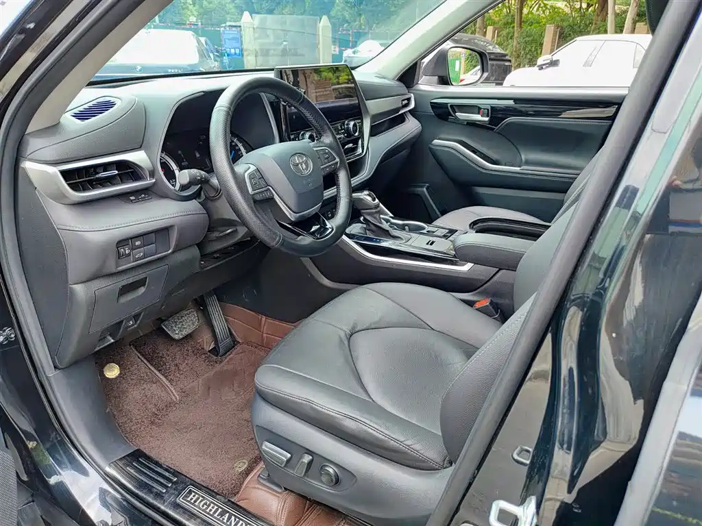 Toyota Highlander 2022 Model Dual Engine 2.5L 4WD Premium Edition 7-Seater фото 7