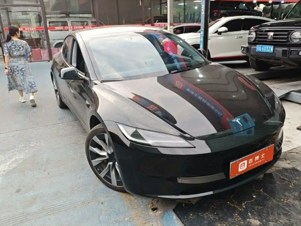 Фото 2 - Tesla Model 3