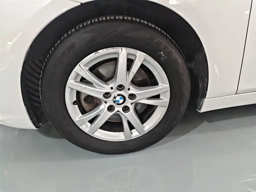BMW 2 Series Touring 2016 218i Leading фото 23