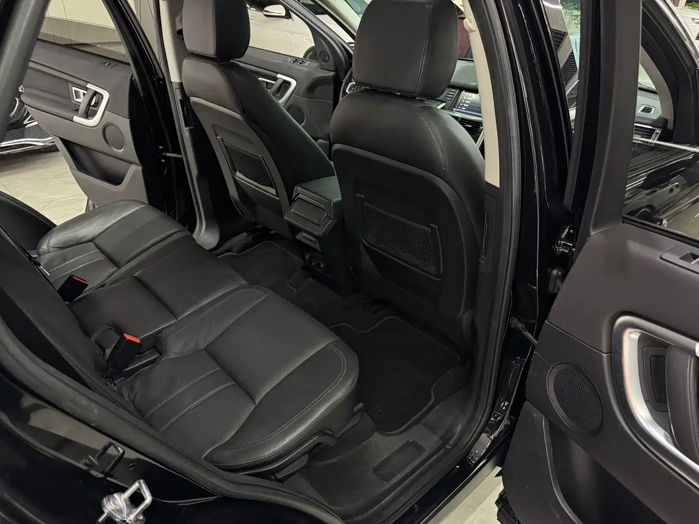 Land Rover Discovery Sport 2016 2.0T HSE фото 12