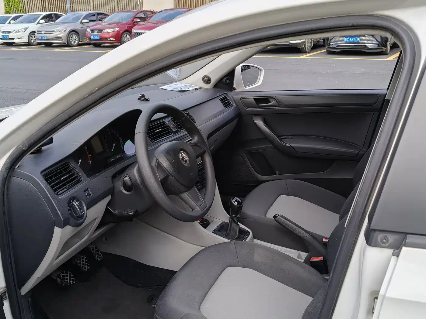 Škoda Rapid 2015 1.6L Manual Joy Selection фото 9