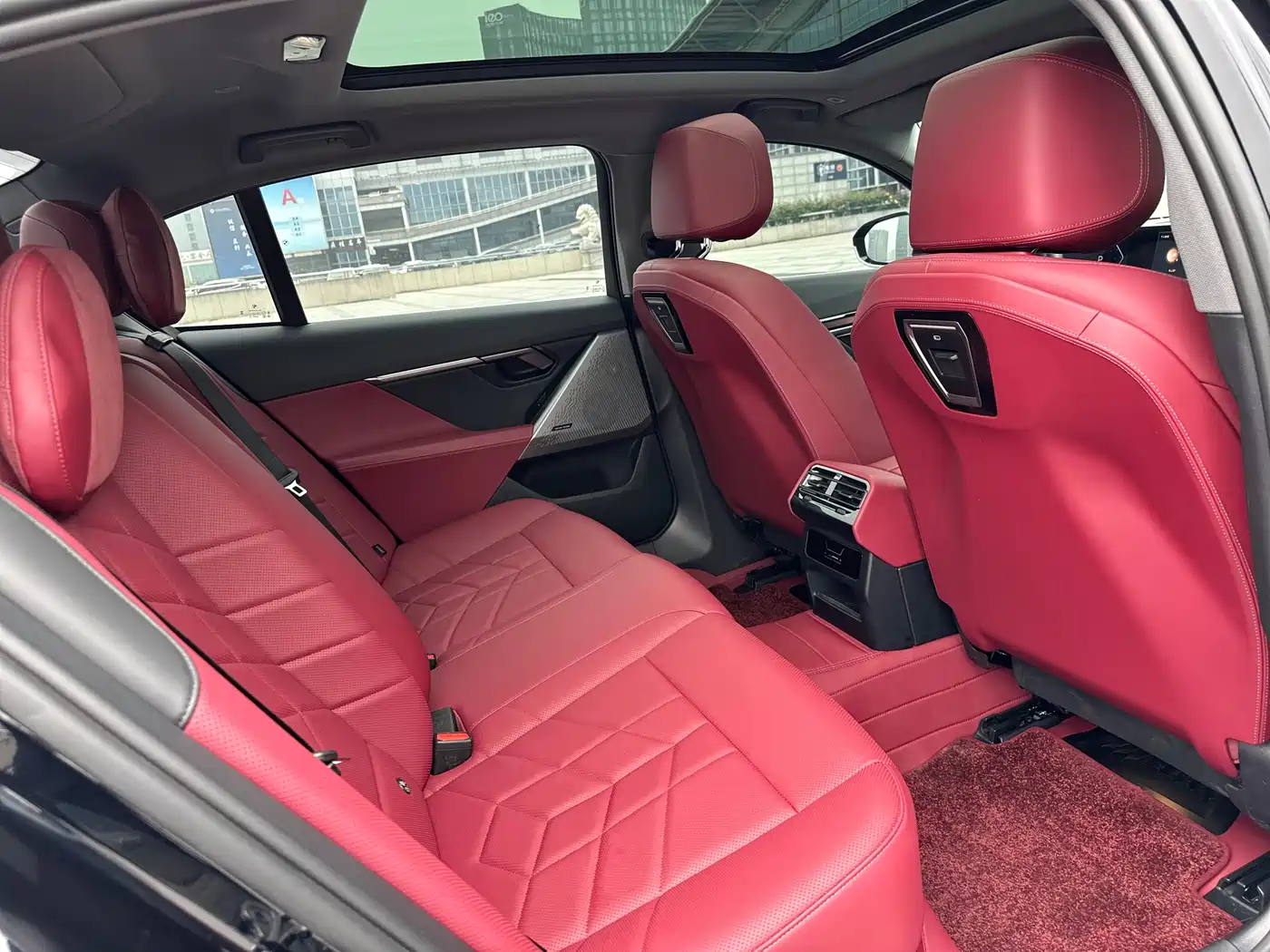 BMW 5 Series 2024 530Li Leading M Sport Package фото 17