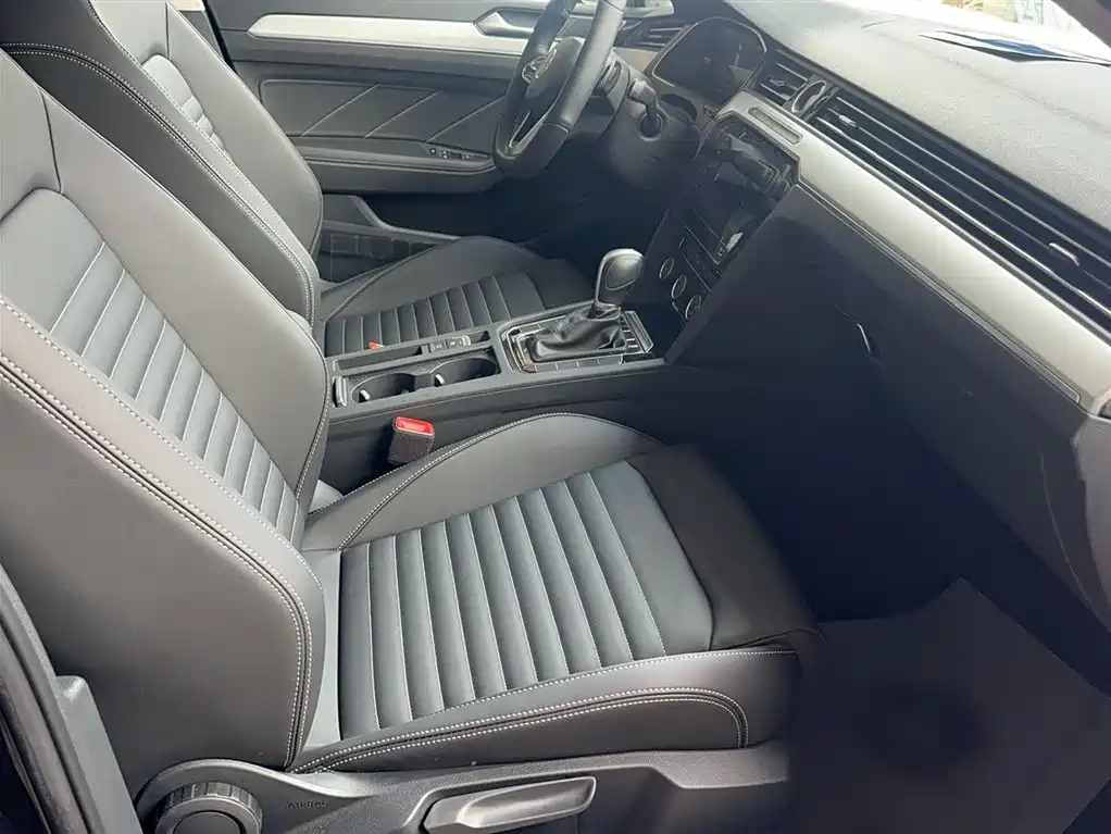 Volkswagen Magotan 2023 2 Million Units Commemorative Edition 280TSI DSG Comfort фото 3