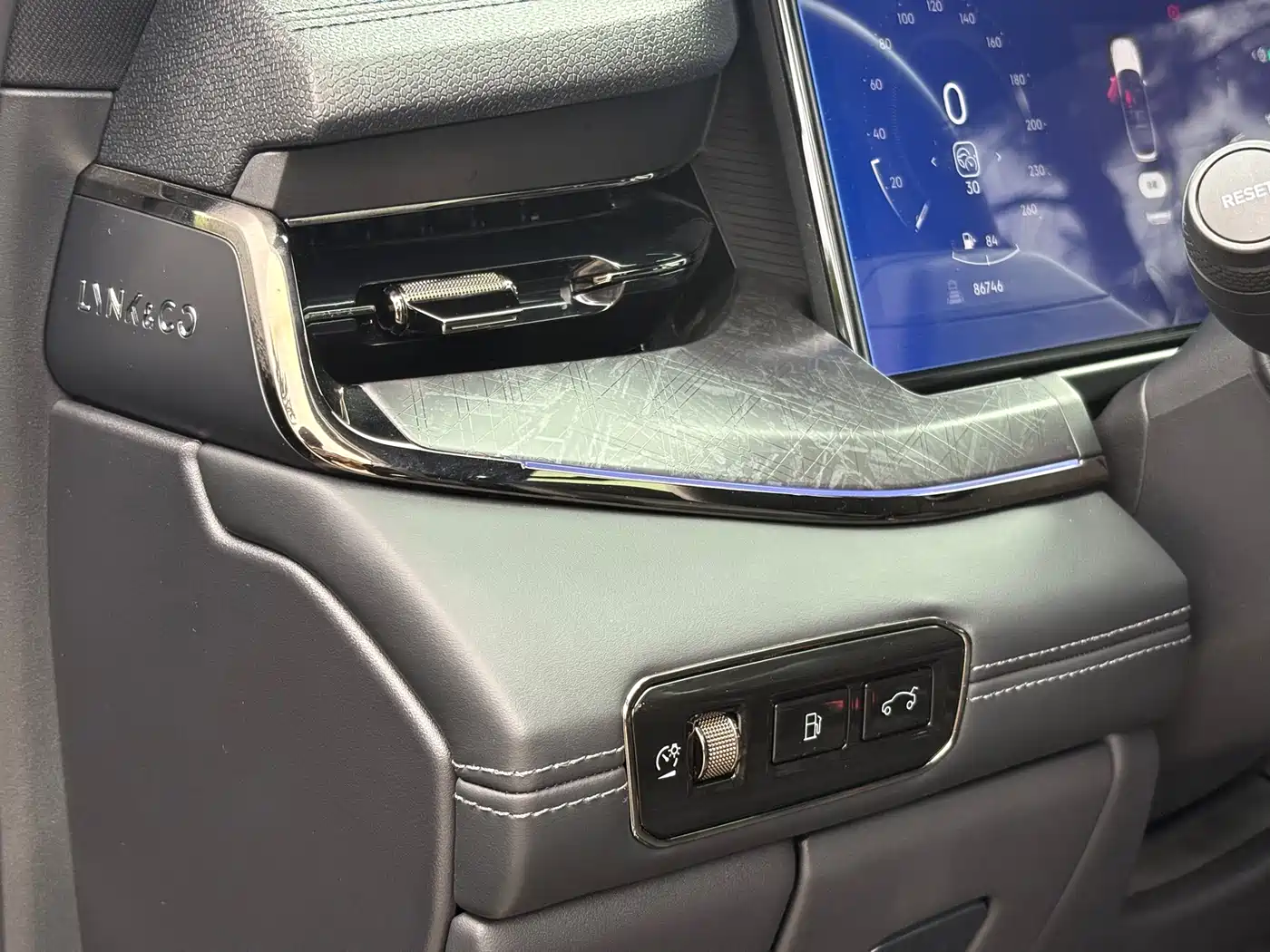 Lynk & Co 09 EM-P 2021 2.0T PHEV Ultra 6-seater фото 11
