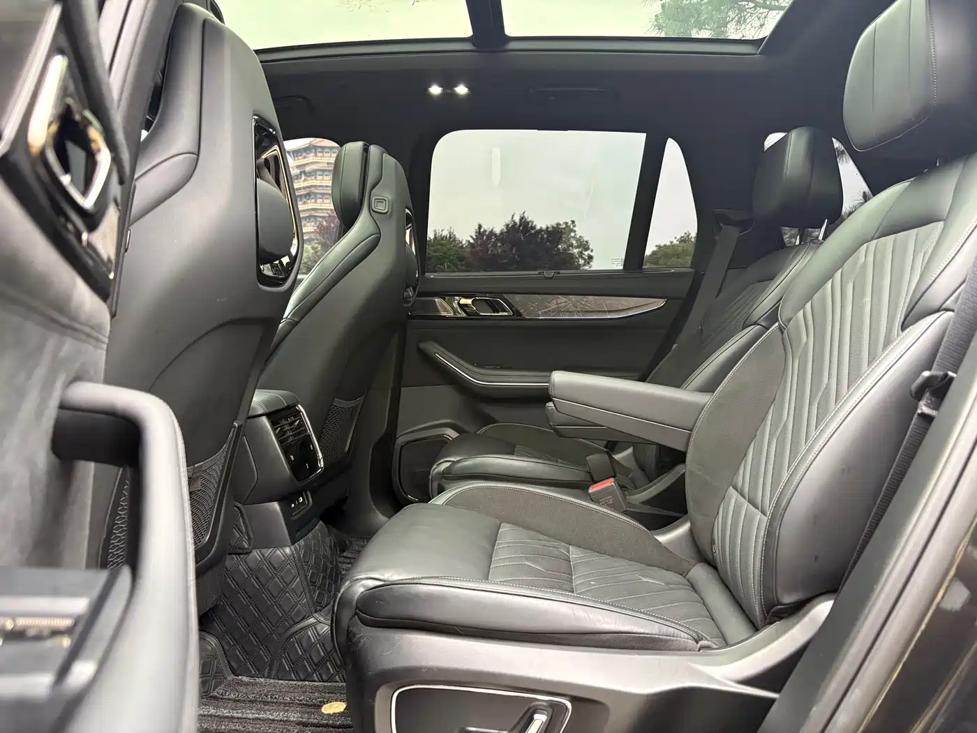 Lynk & Co 09 EM-P 2021 2.0T PHEV Ultra 6-seater фото 21