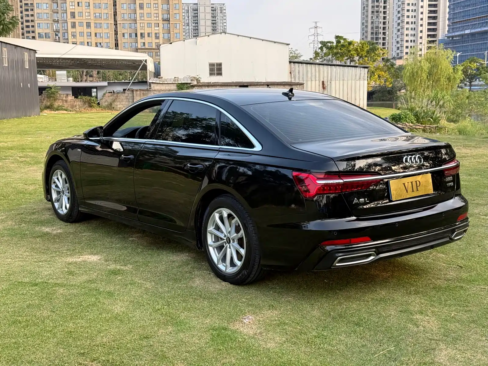 Фото 6 - Audi A6L
