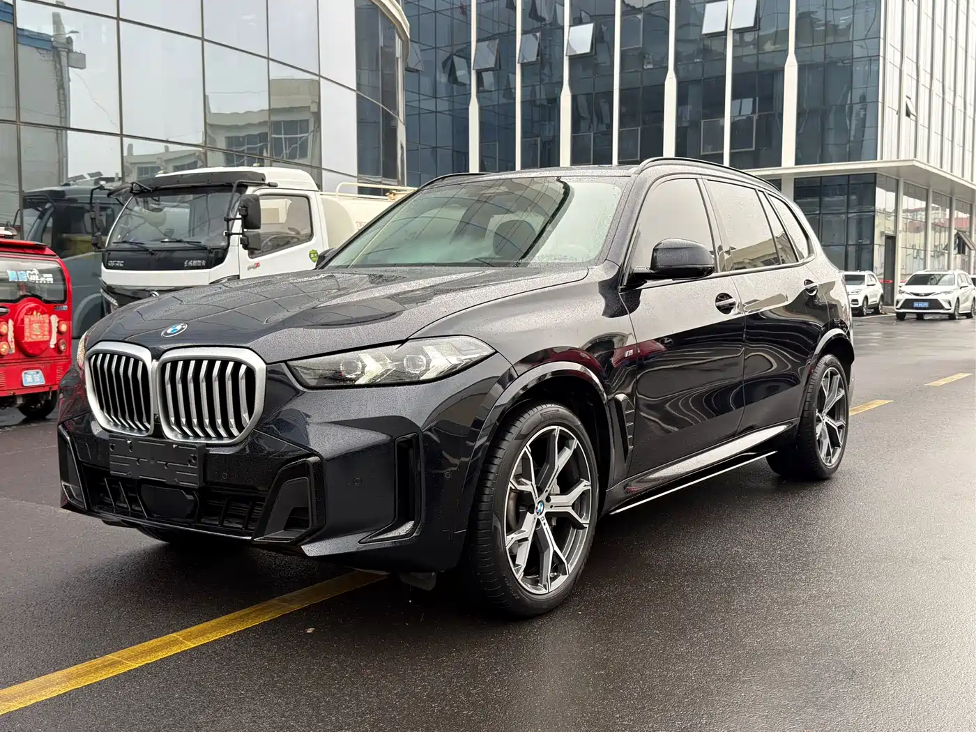 BMW X5 2023 xDrive 30Li Premium M Sport Black Night Package фото 2