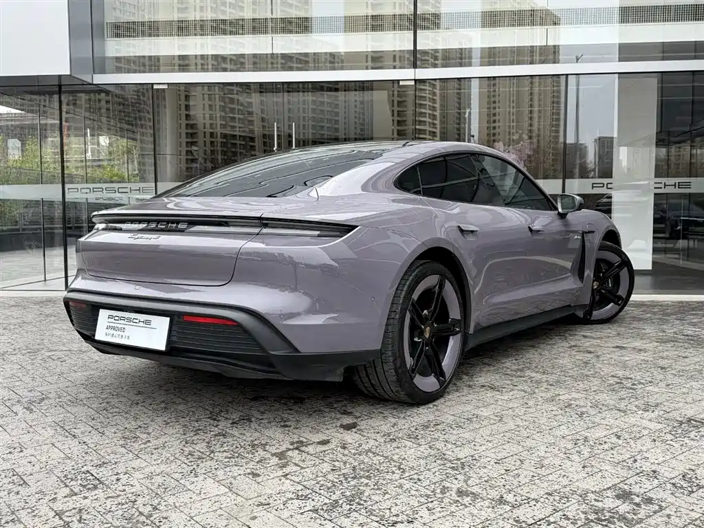 PORSCHE TAYCAN