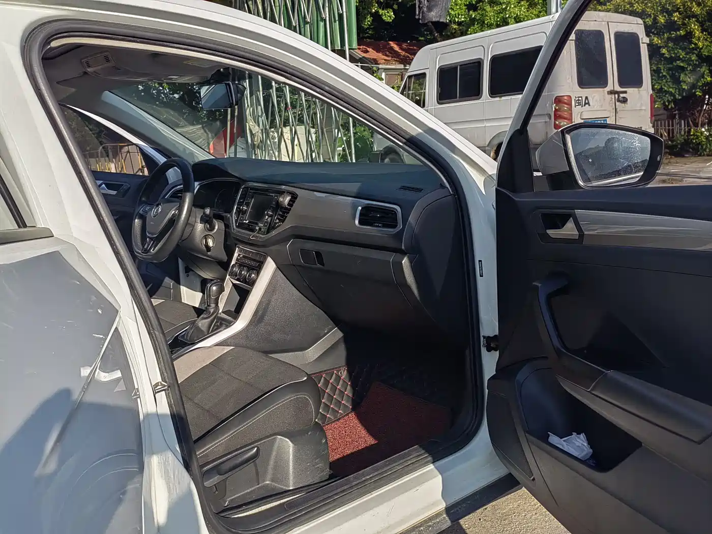 Volkswagen T-ROC 2020 230TSI DSG 2WD Progressive фото 10