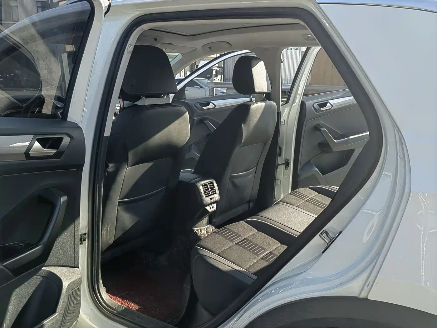Volkswagen T-ROC 2020 230TSI DSG 2WD Progressive фото 8