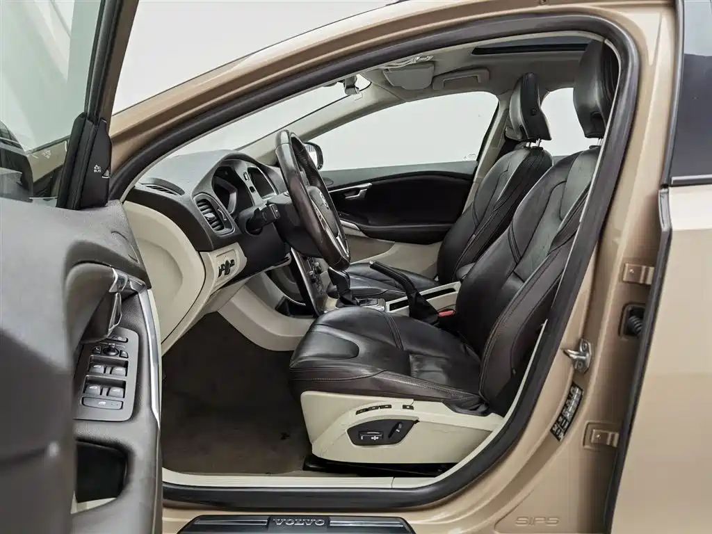 Volvo V40 2014 Cross Country T5 AWD Premium фото 10