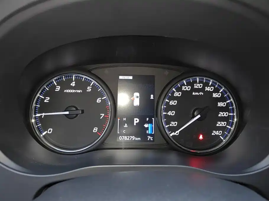 Mitsubishi Outlander 2021 2.4L 4WD Deluxe Edition 7-Seater фото 14
