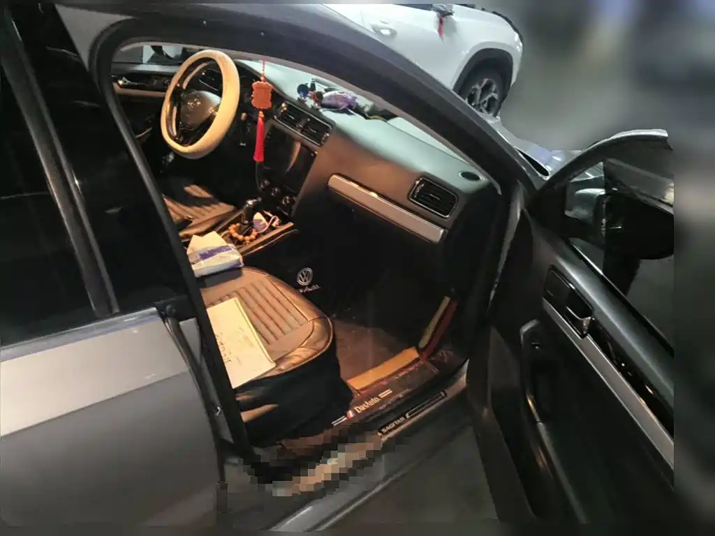 Photo 13 - Volkswagen Sagitar