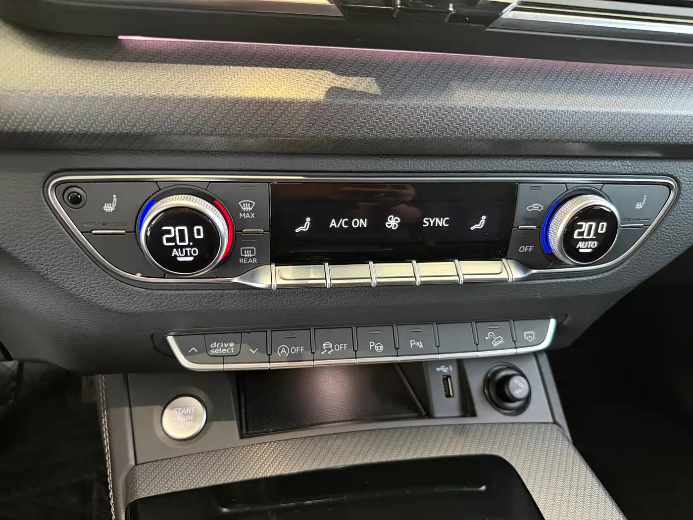 Audi Q5L 2022 Facelift 45T Luxury Dynamic фото 12