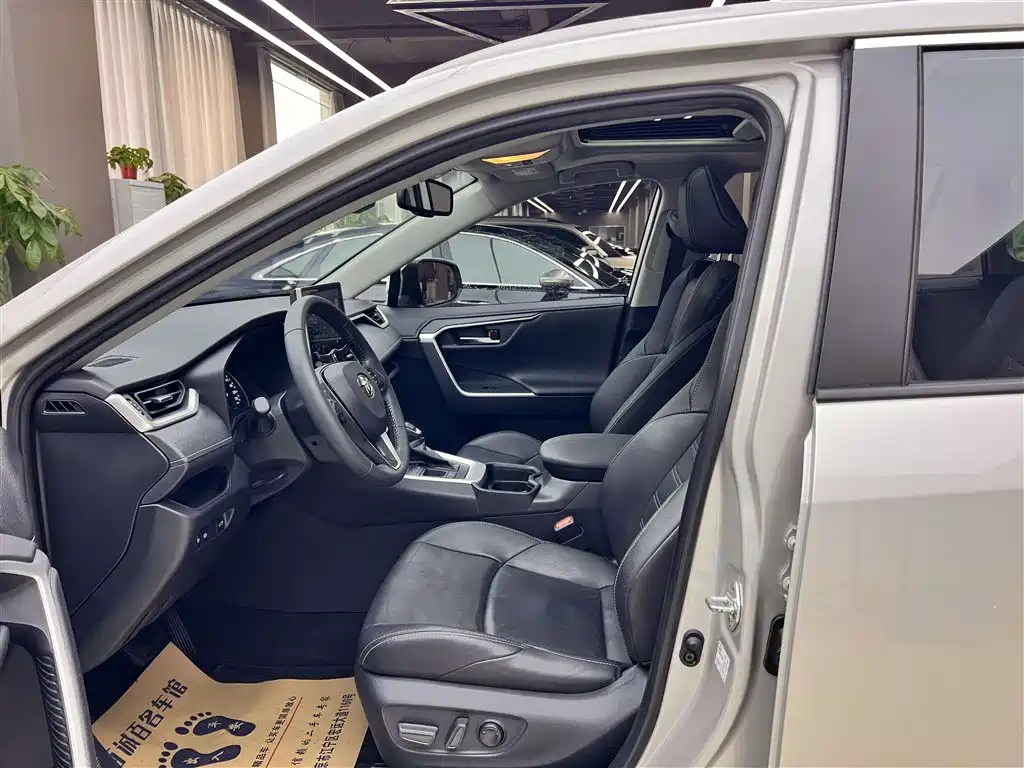 Toyota Wildlander 2020 Hybrid 2.5L E-CVT FWD Premium Edition фото 10