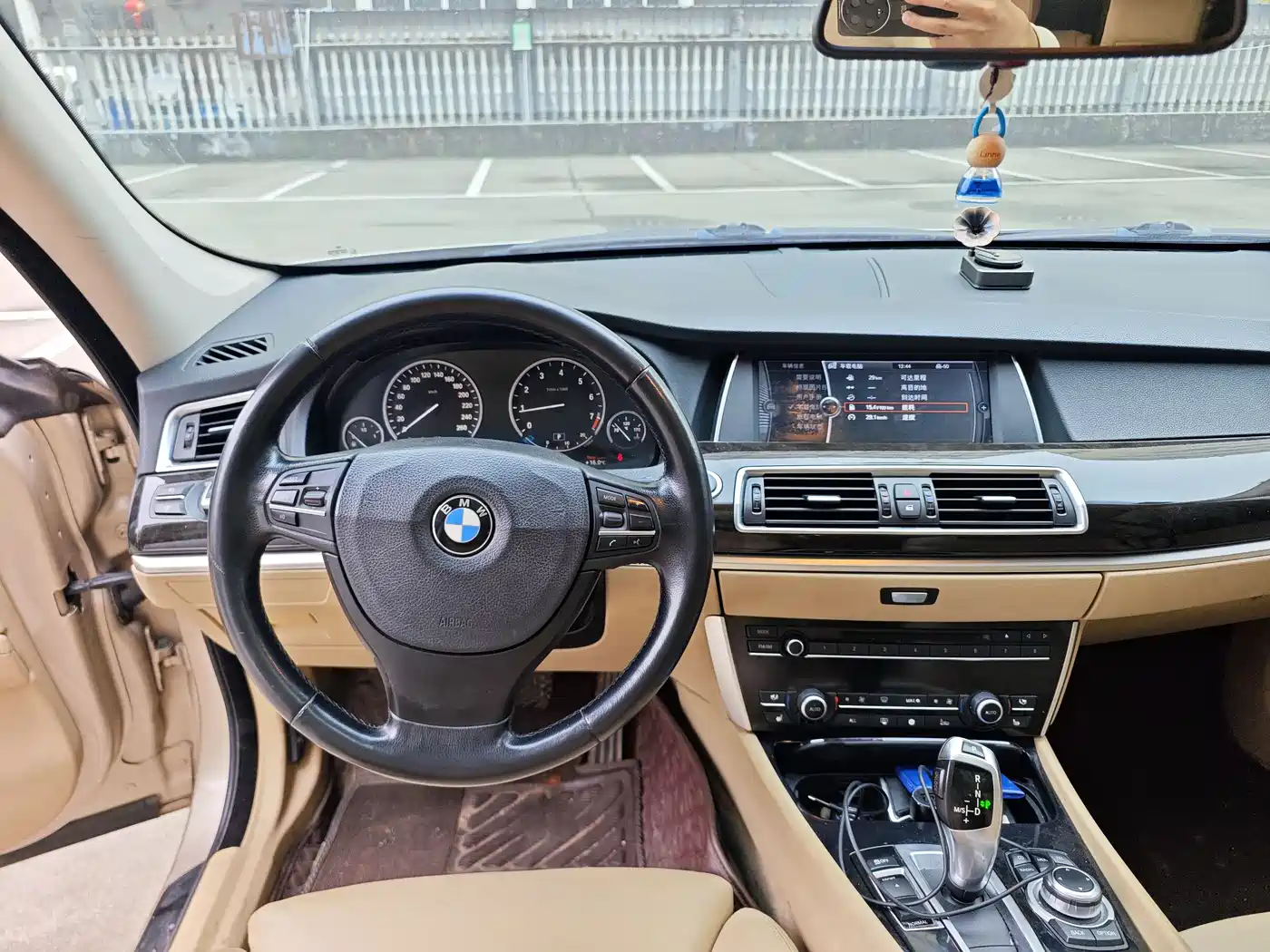 BMW 5 Series GT 2010 535i Leading Model фото 14
