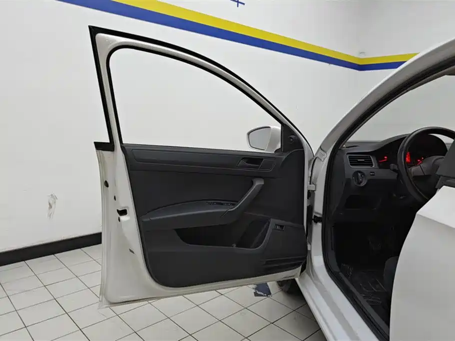 Volkswagen Santana 2015 1.4L Manual Trend Edition фото 7