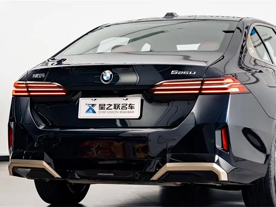 BMW 5 Series 2025 525Li M Sport Package фото 8