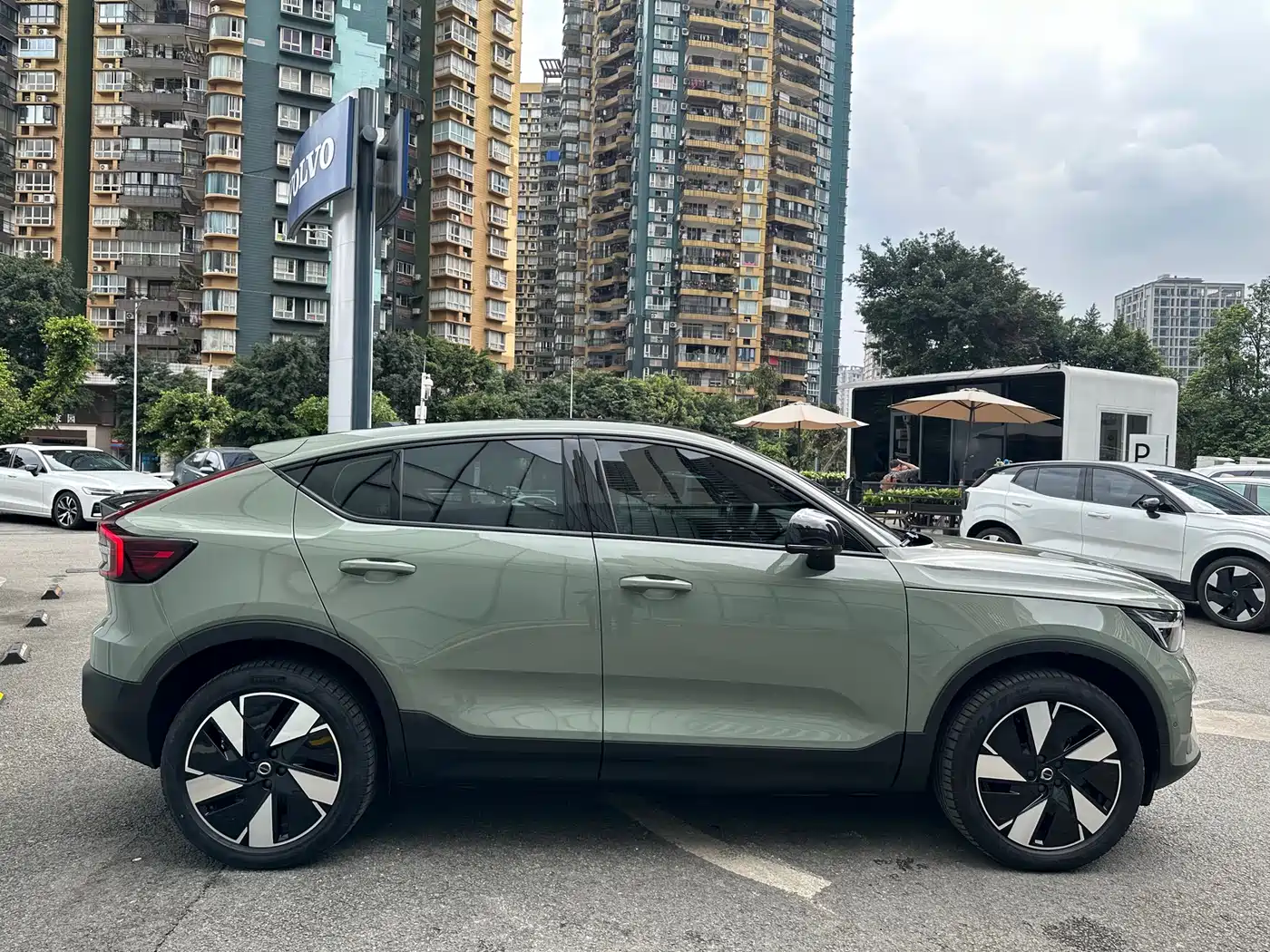 VOLVO C40