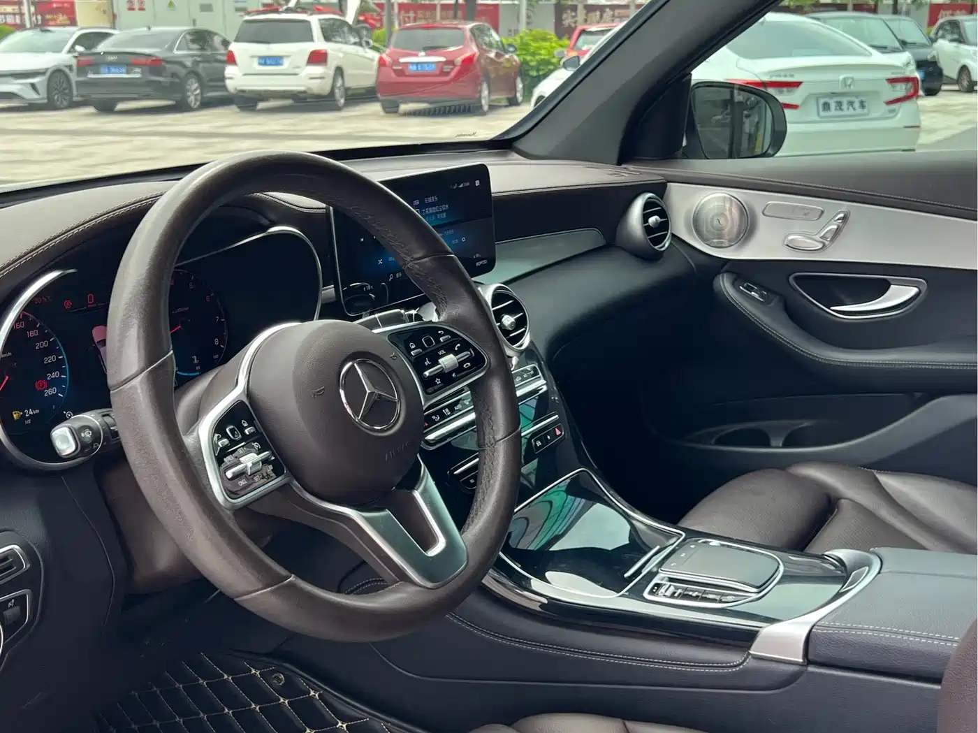 Mercedes-Benz GLC 2021 GLC 260 L 4MATIC Sporty фото 12