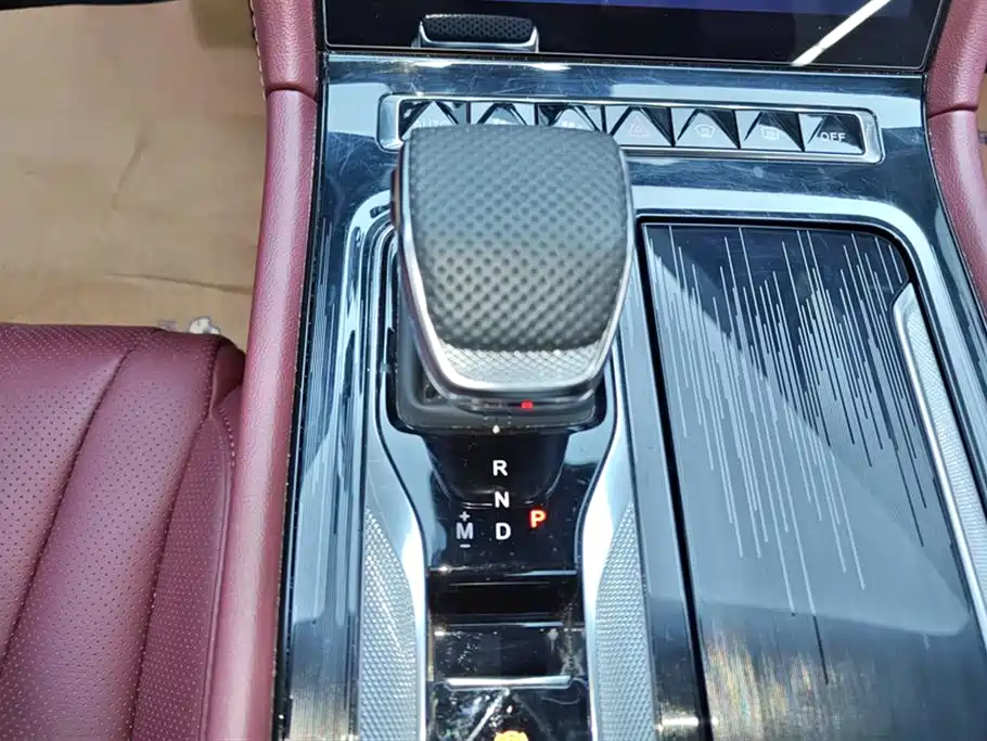 Hongqi H5 2025 1.5T DCT Flag Rhythm 500,000 Units Memorial Edition фото 16