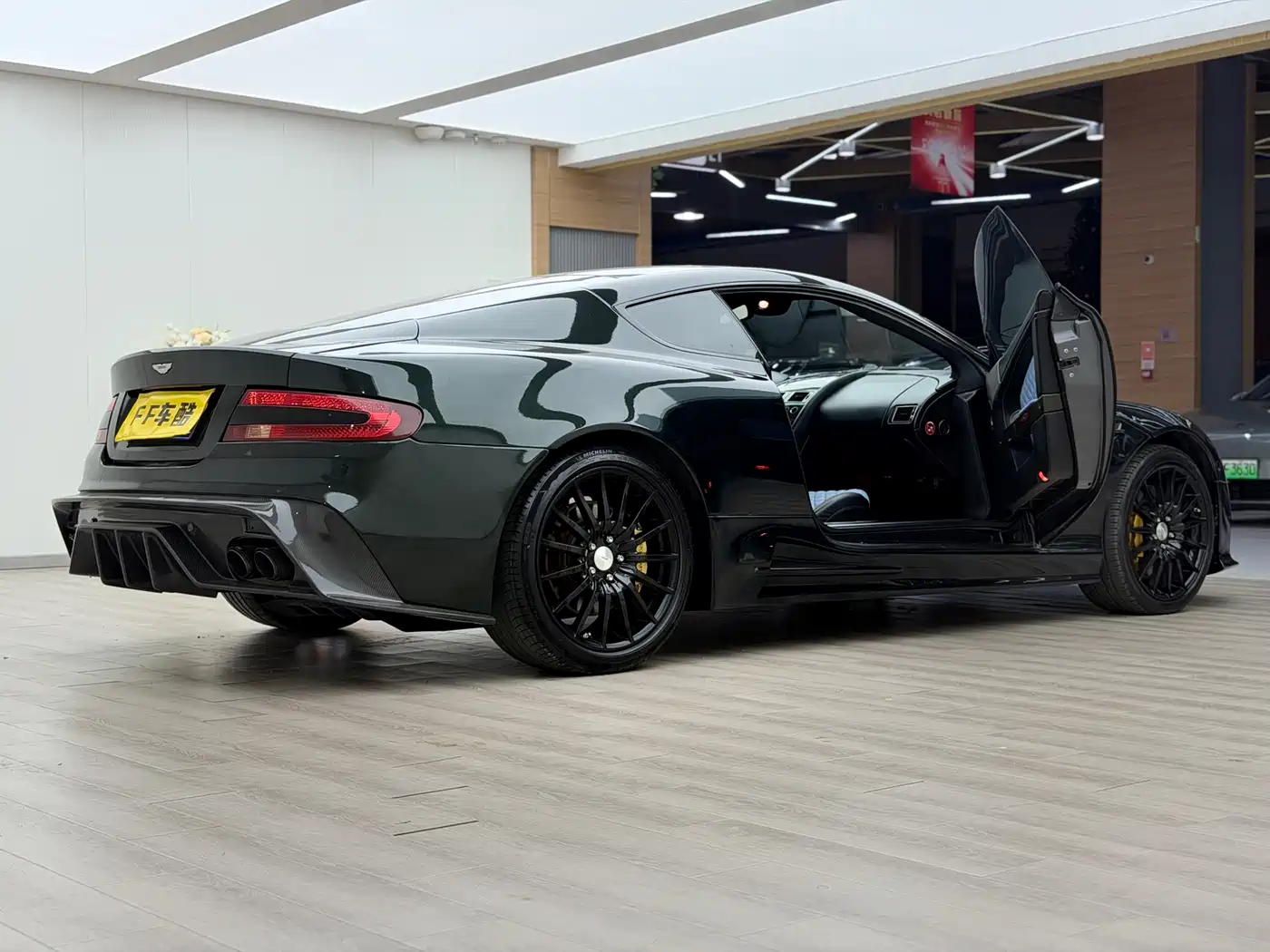 Aston Martin DB9 2011 6.0L Touchtronic Coupe фото 2