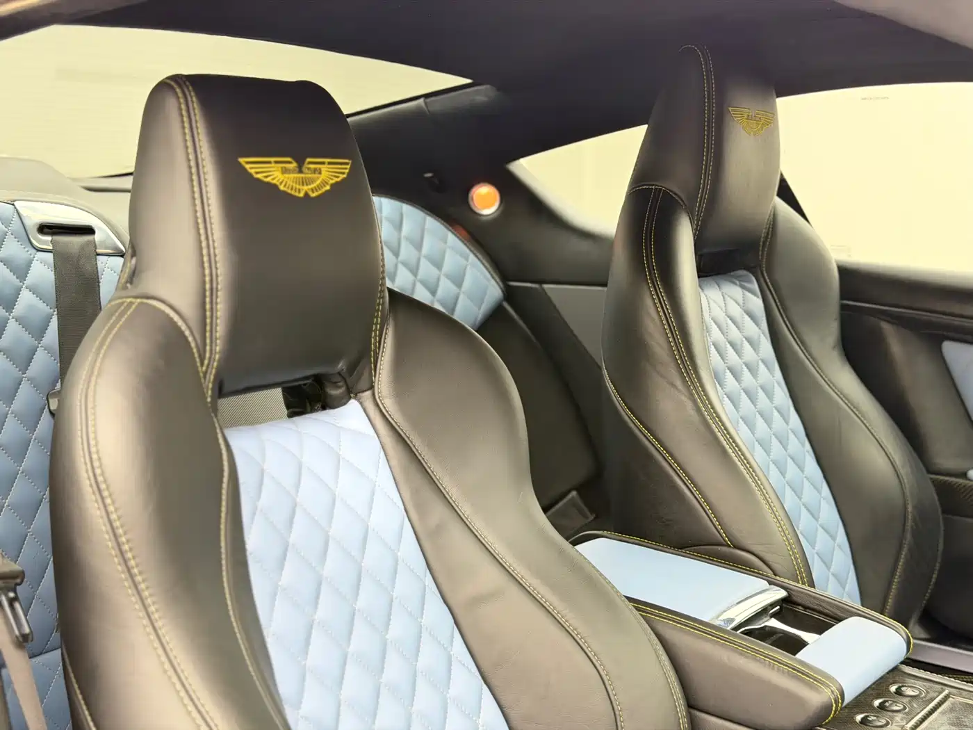 Aston Martin DB9 2011 6.0L Touchtronic Coupe фото 19