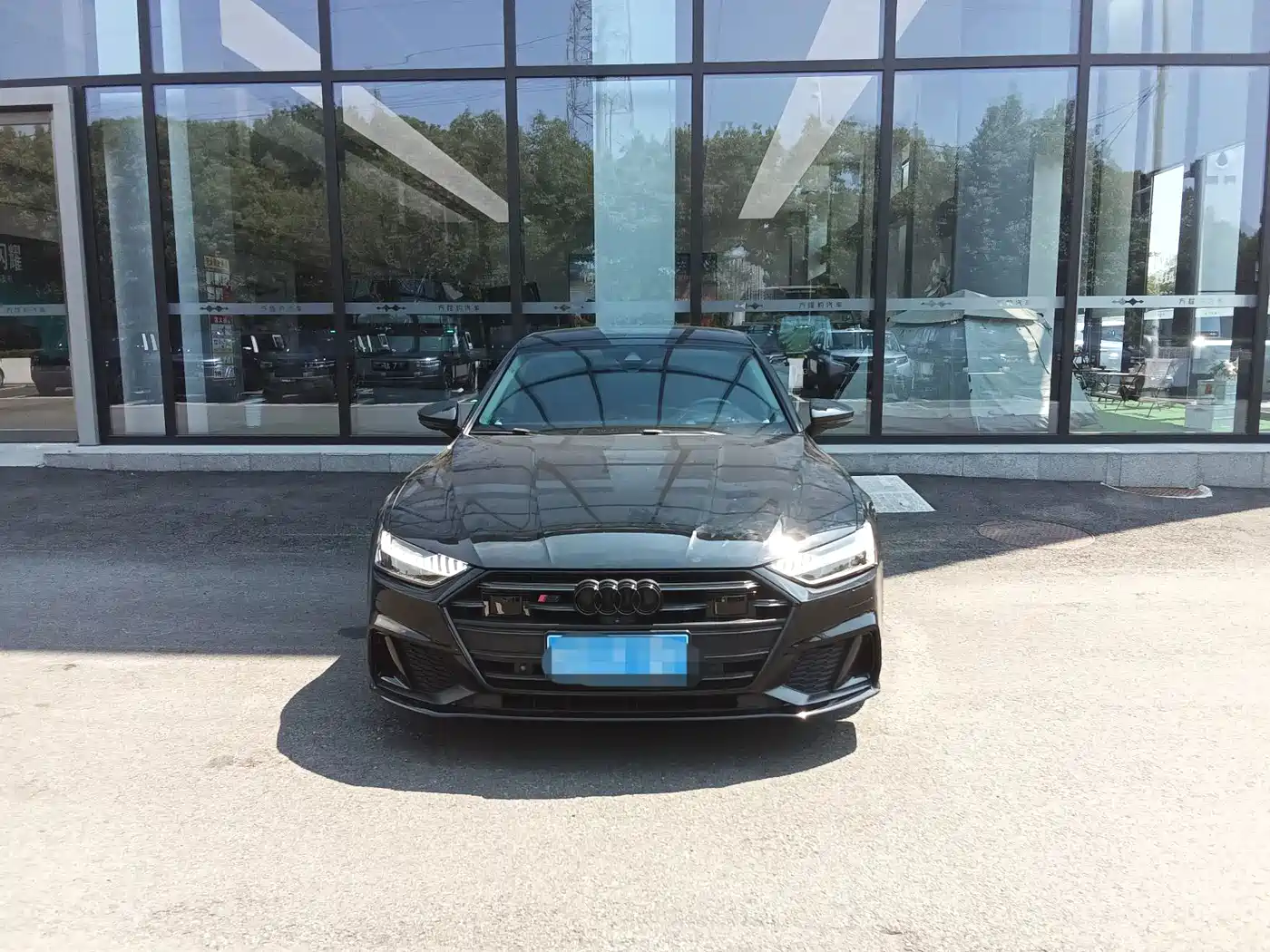 Photo 2 - Audi A7L