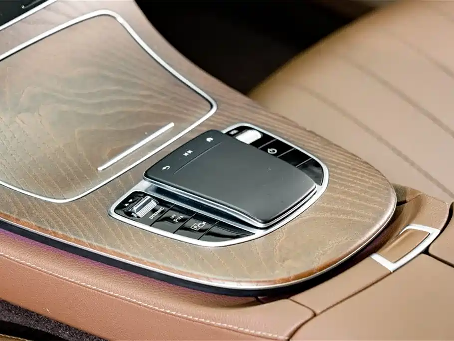 Mercedes-Benz E-Class New Energy 2022 E 350 e L Plug-in Hybrid Sedan фото 12