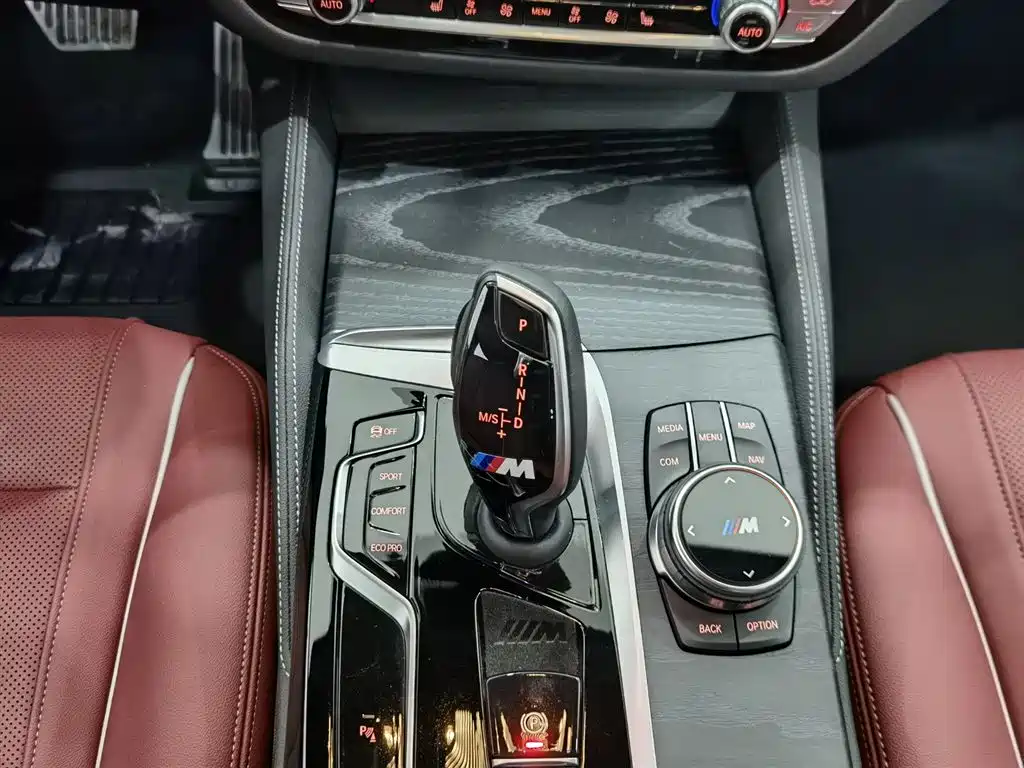 BMW 5 Series 2023 530Li Leading M Sport Package фото 13