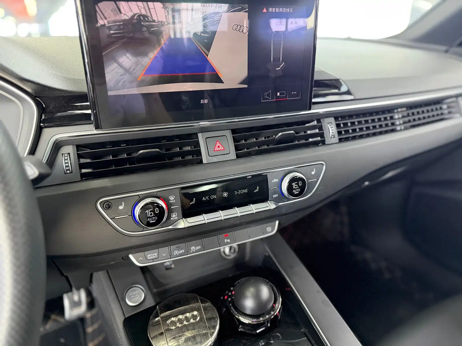 Фото 10 - Audi A4L