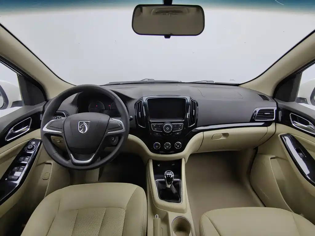 Baojun 730 2014 2014 1.5L Manual Comfort 7-seater