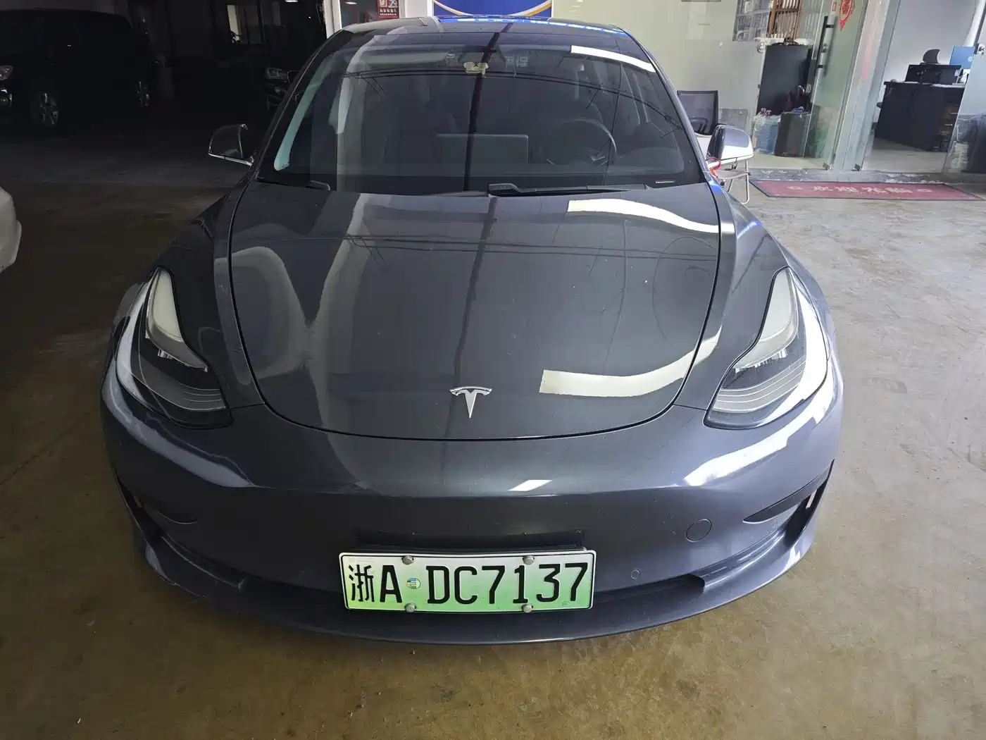 TESLA MODEL 3