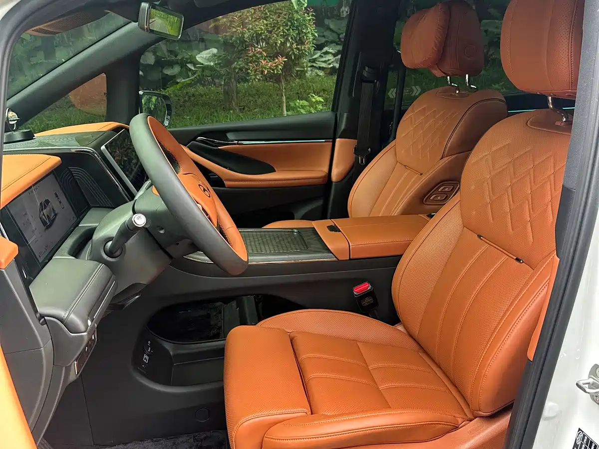 GAC Trumpchi Trumpchi Xiangwang M8 2026 2026 QianKun Max Luxury Cabin