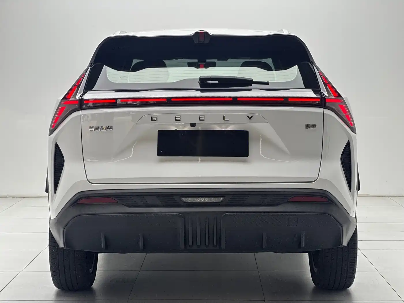 Photo 8 - Geely Atlas