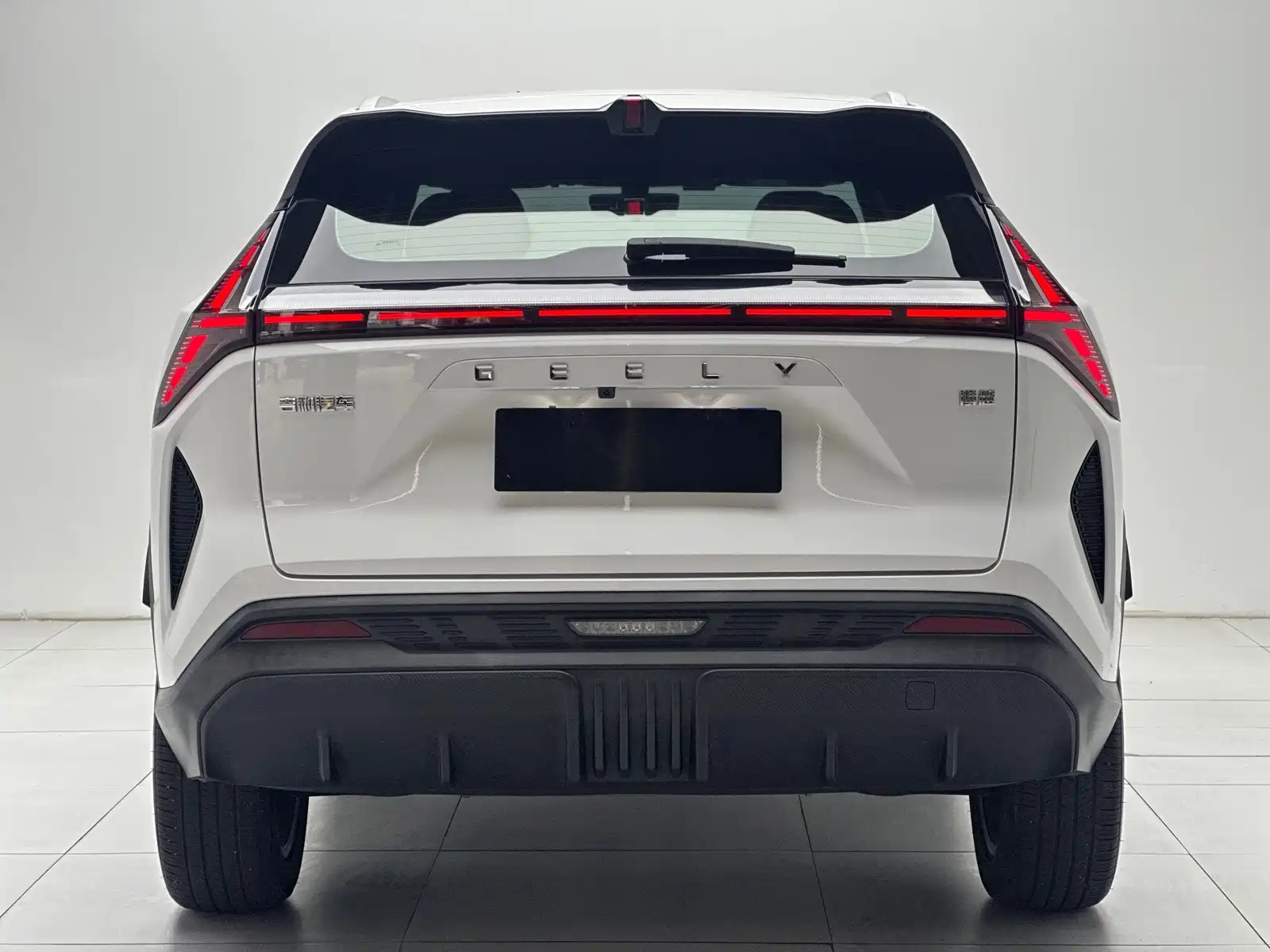 Фото 8 - Geely Atlas