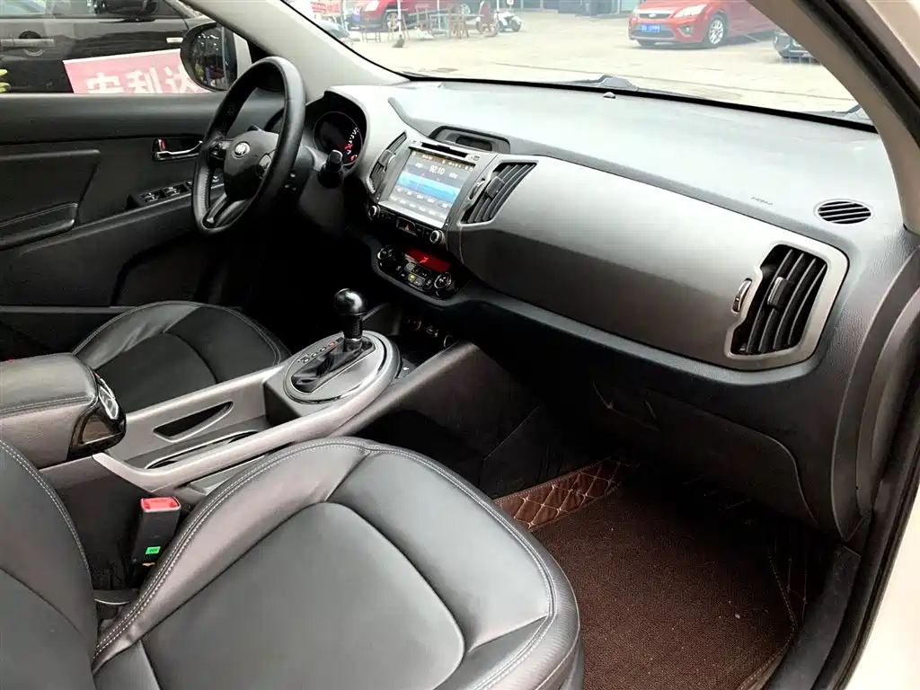Kia Sportage 2016 2.0L Automatic 2WD DLX фото 13